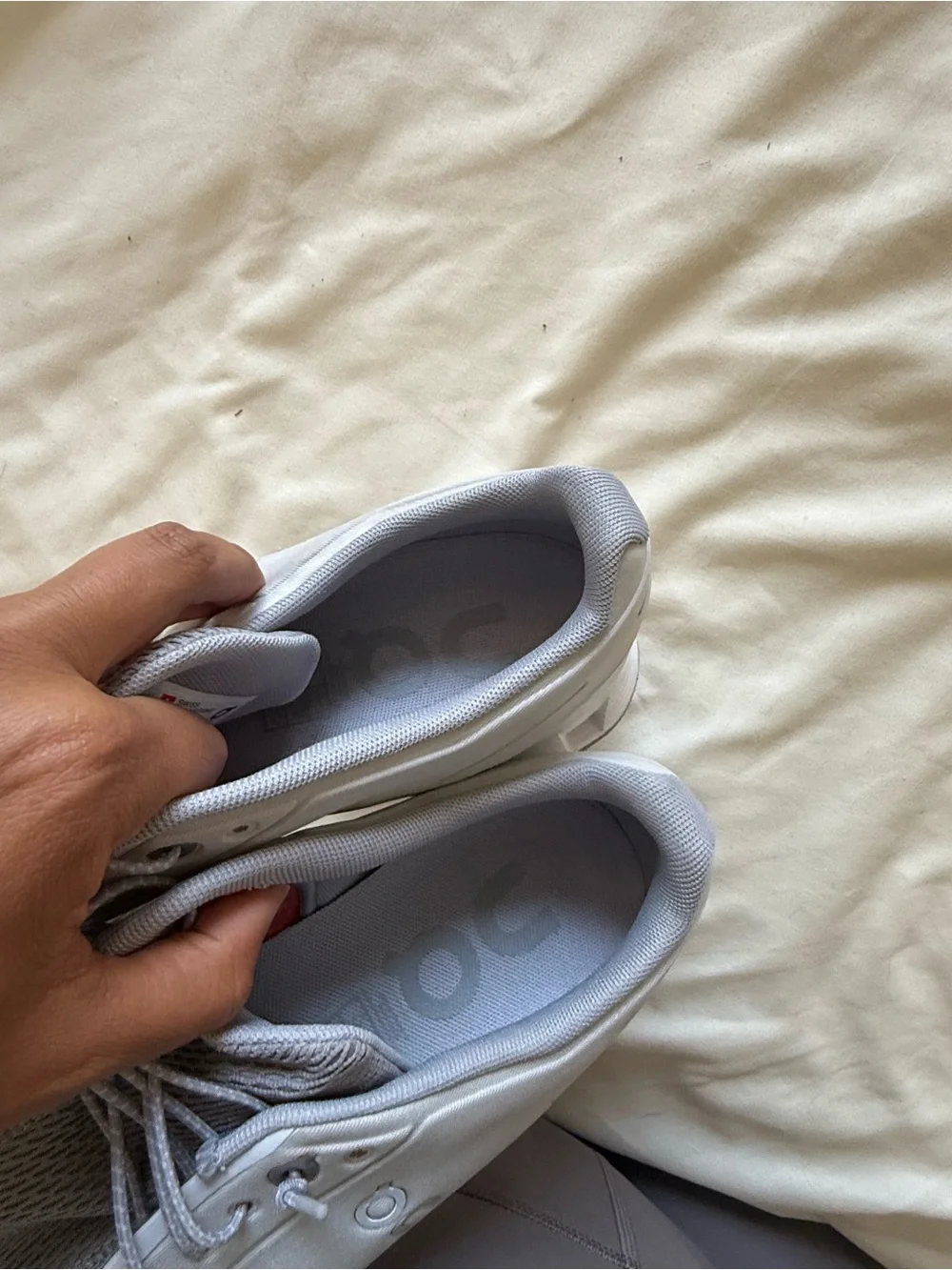 On Running | Cloud Glacier White Trainers | W10